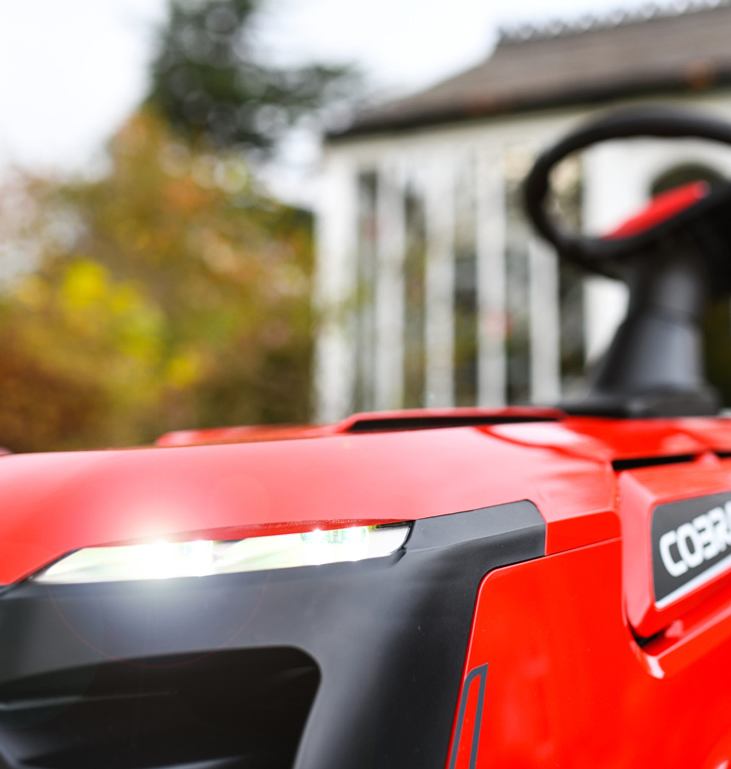 Cobra LT92HRL Petrol Lawn Tractor 92cm - Image 4